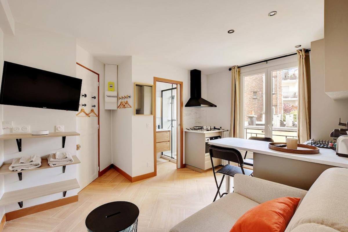 36 2 People Eiffel Tower Apartment Paris