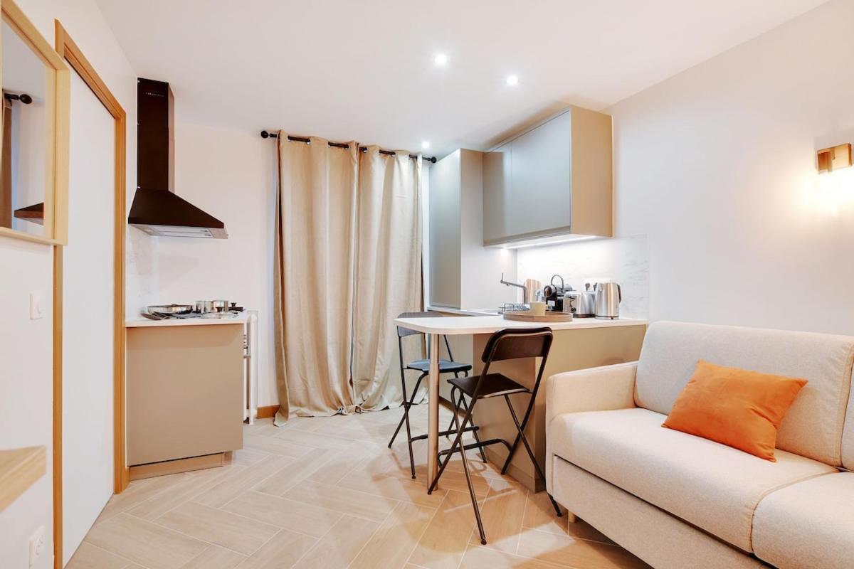 36 2 People Eiffel Tower Apartment